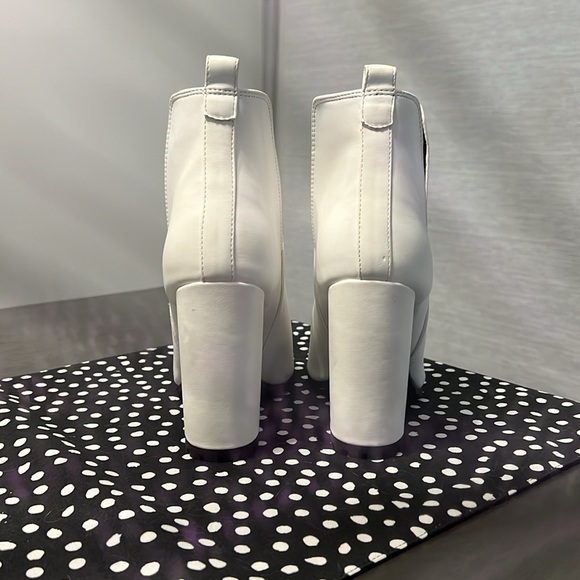 White leather boot - Picture 3 of 6